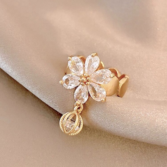 Flower Cubic Zirconia Ring - Picture 2 of 4